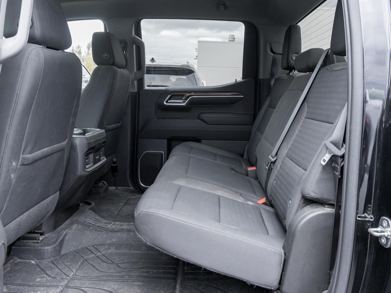 2022 Chevrolet Silverado 1500 4WD Crew Cab 147  RST Photo