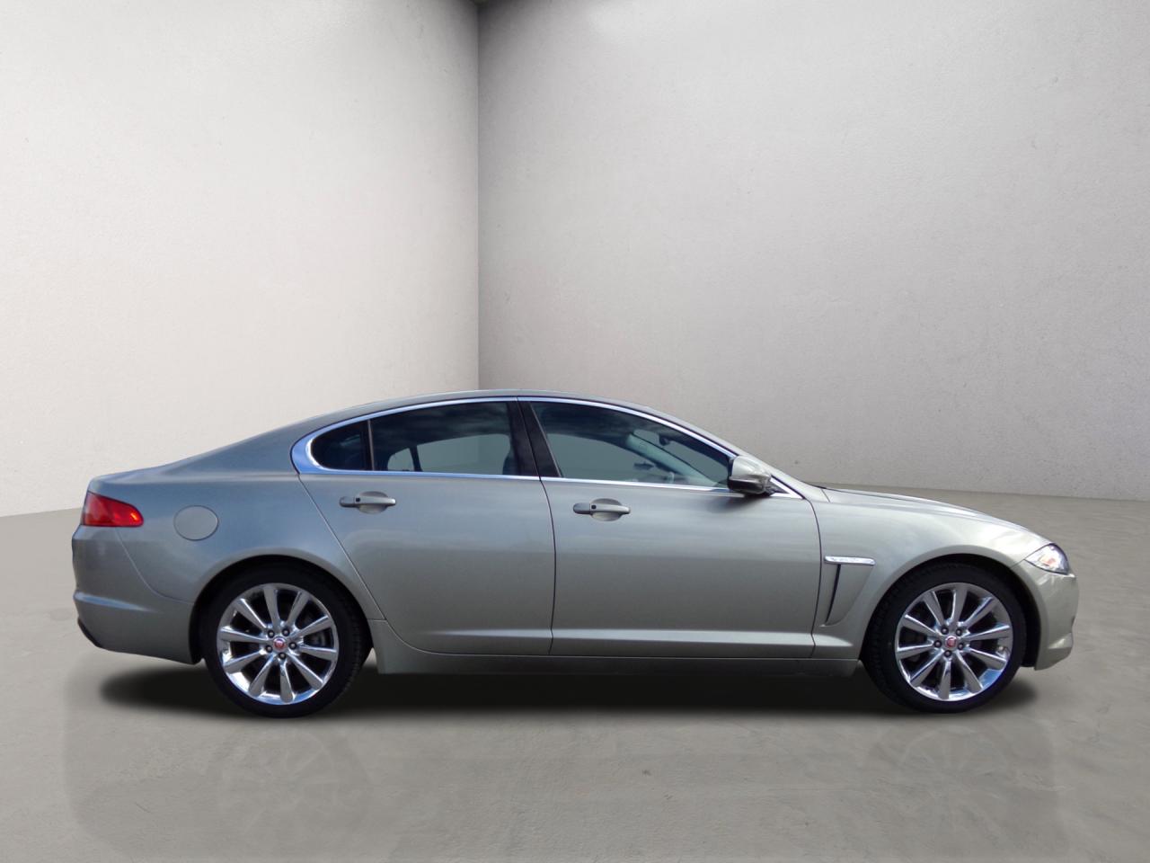 2014 Jaguar XF AWD Photo