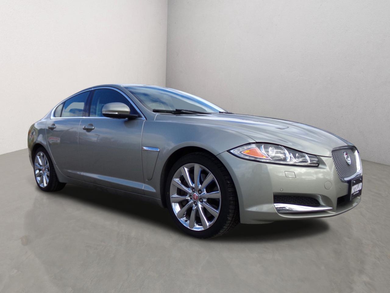 2014 Jaguar XF AWD Photo2