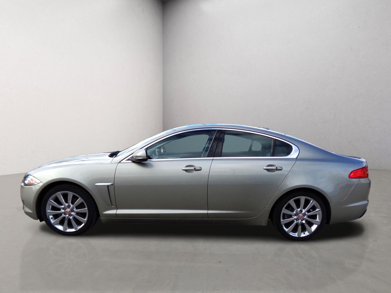 2014 Jaguar XF AWD Photo