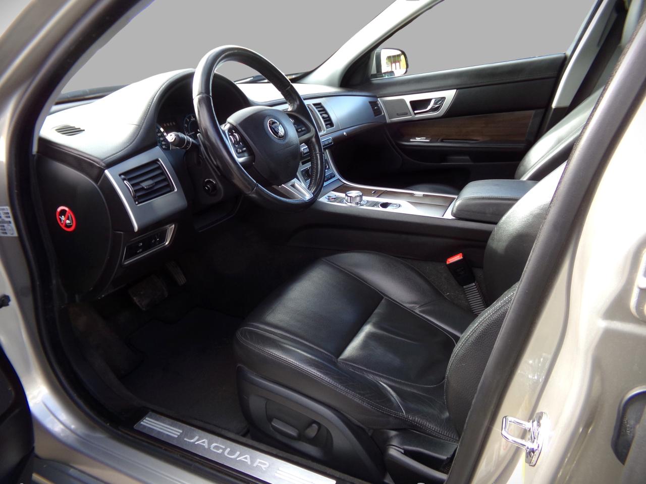 2014 Jaguar XF AWD Photo