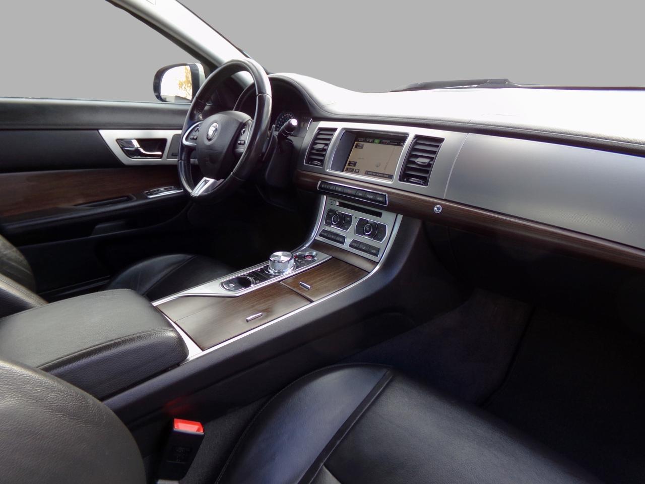 2014 Jaguar XF AWD Photo