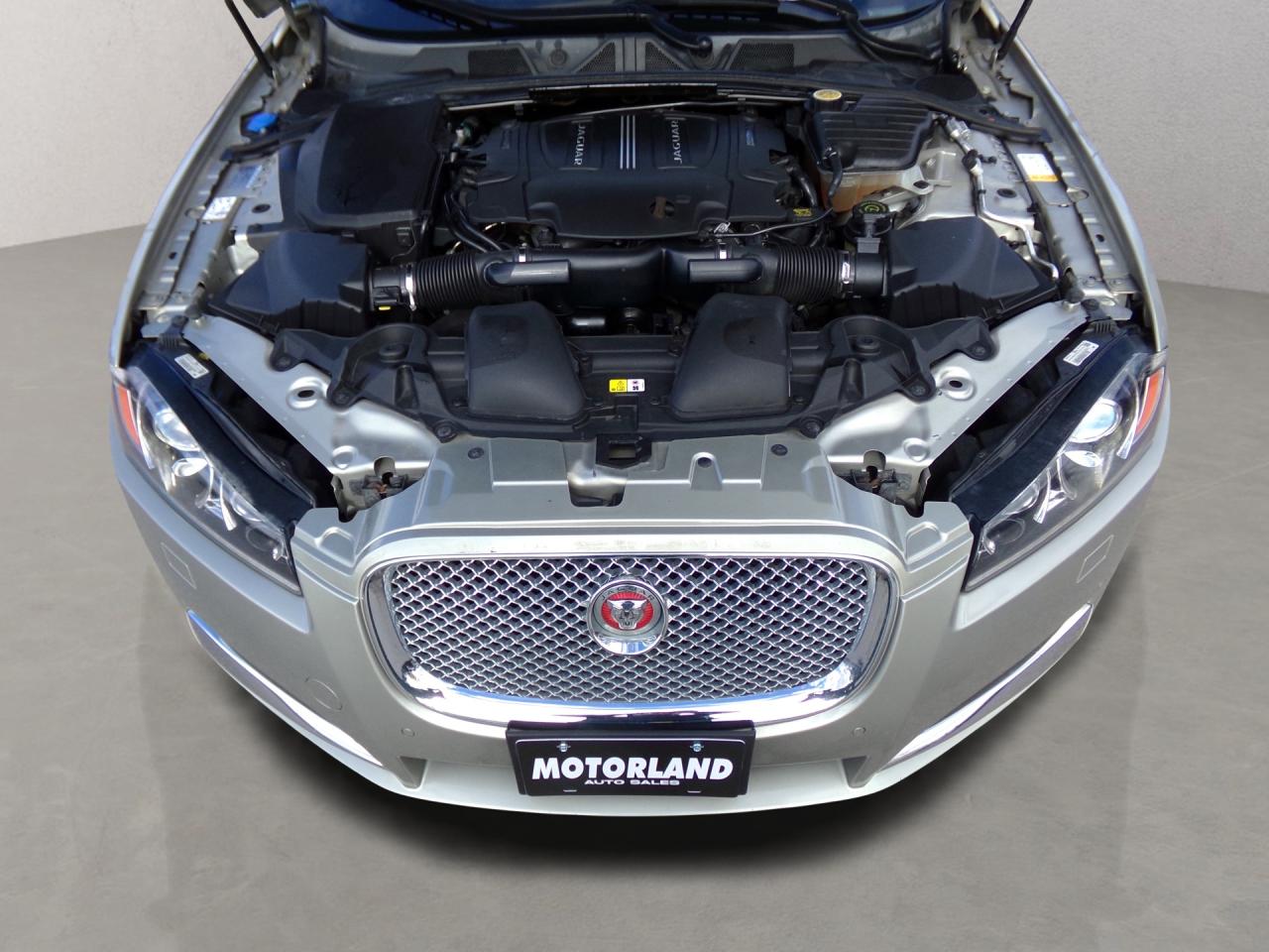 2014 Jaguar XF AWD Photo