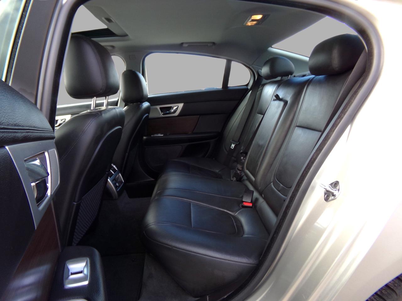 2014 Jaguar XF AWD Photo