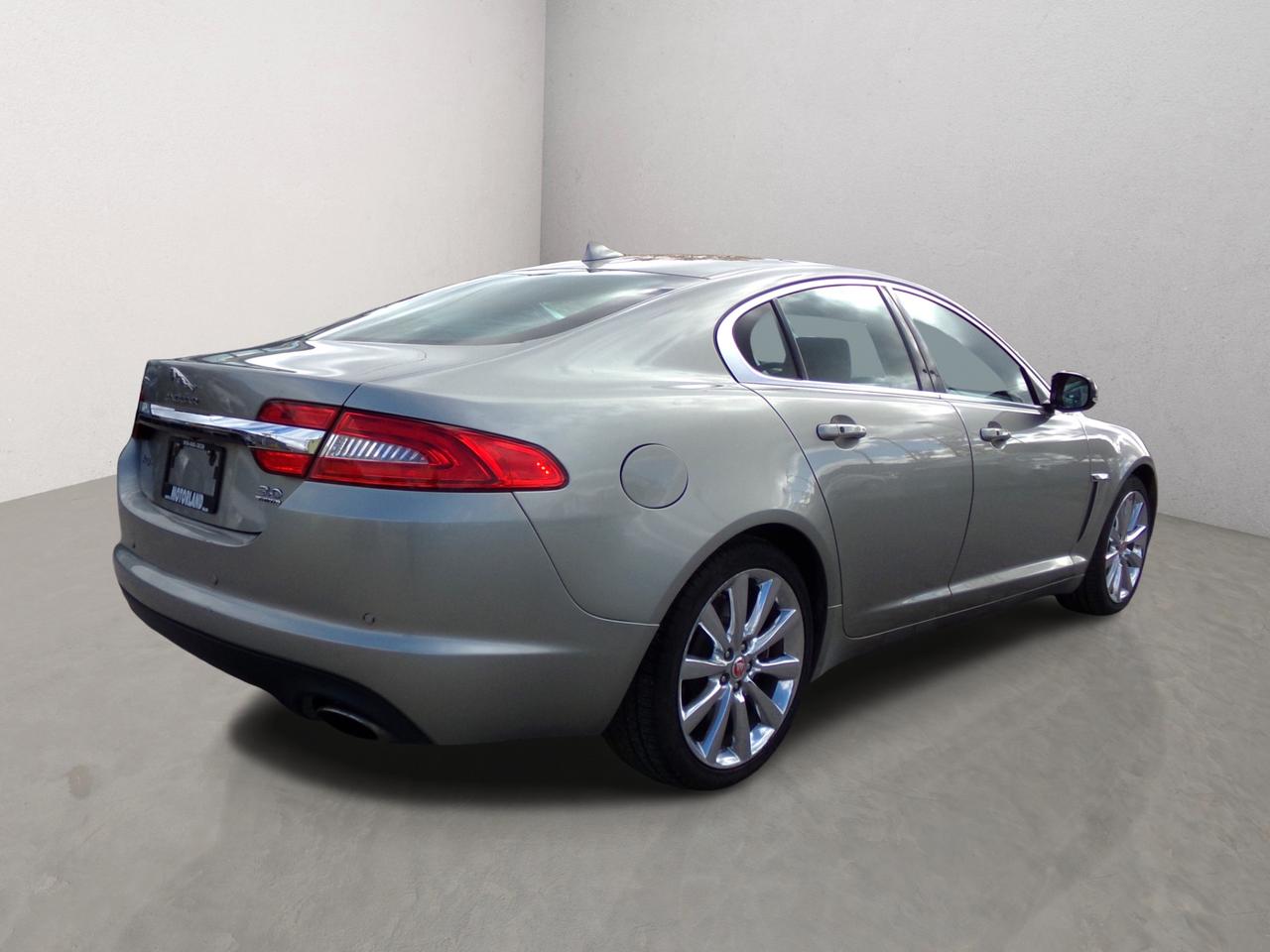 2014 Jaguar XF AWD Photo4