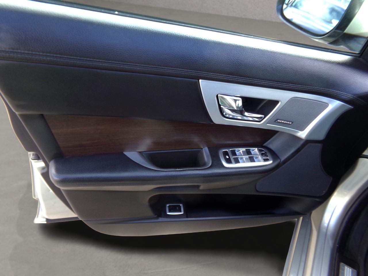 2014 Jaguar XF AWD Photo