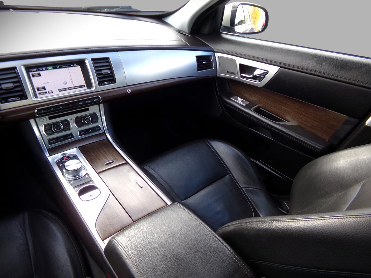 2014 Jaguar XF AWD Photo