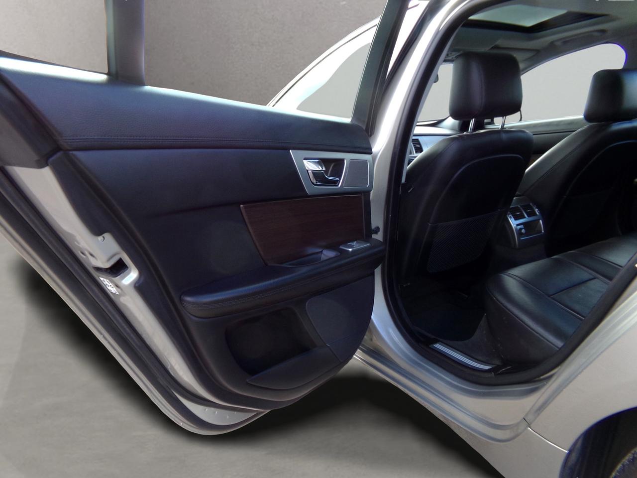 2014 Jaguar XF AWD Photo