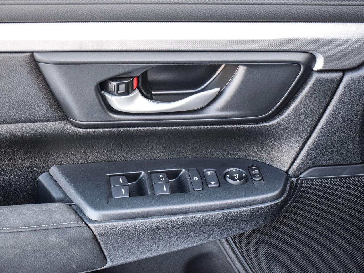 2022 Honda CR-V LX Photo4