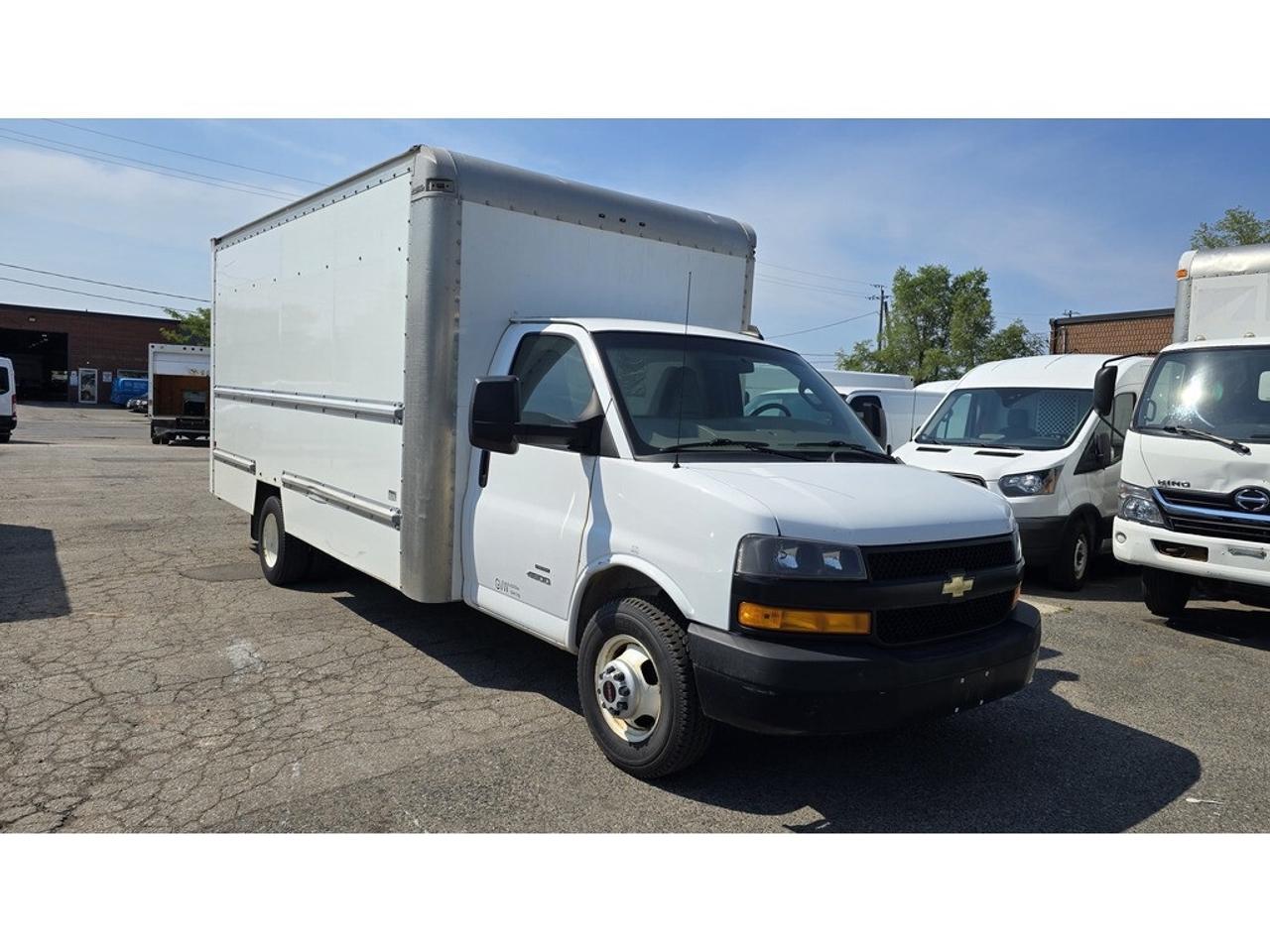 2019 GMC Savana Van G4500 - 16Ft Box - V8 Gasoline - Ramp - CERTIFIED Photo