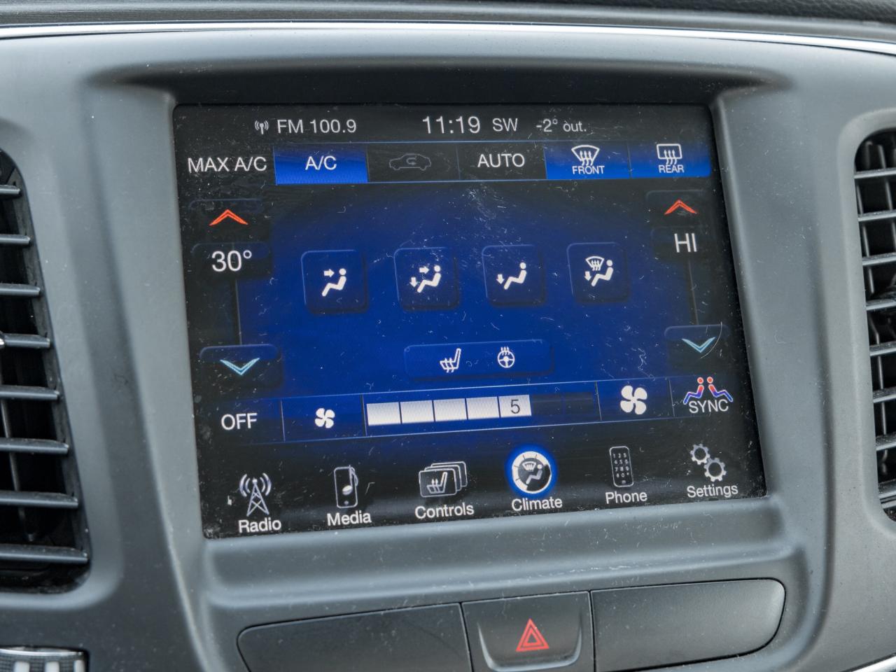 2015 Chrysler 200 Comfort Group, 17-inch Wheels, 2.4L 4-CYL Photo