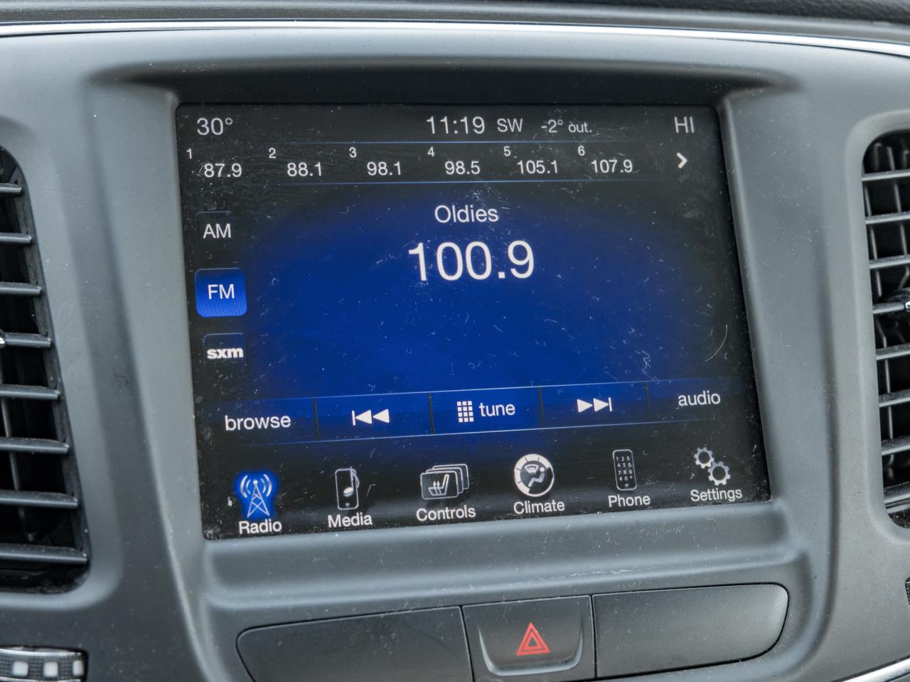 2015 Chrysler 200 Comfort Group, 17-inch Wheels, 2.4L 4-CYL Photo