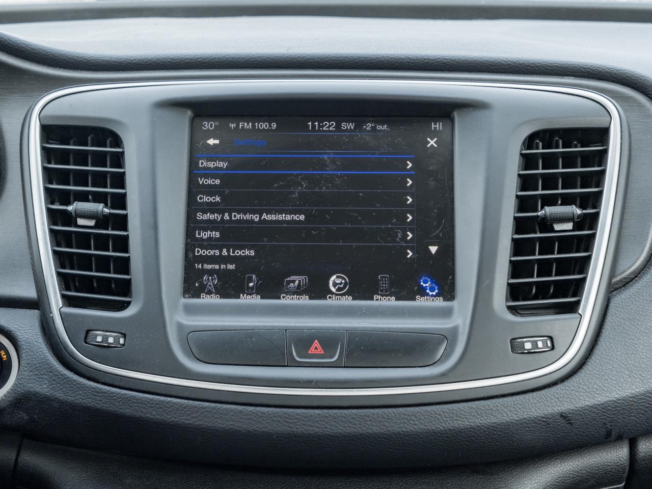 2015 Chrysler 200 Comfort Group, 17-inch Wheels, 2.4L 4-CYL Photo