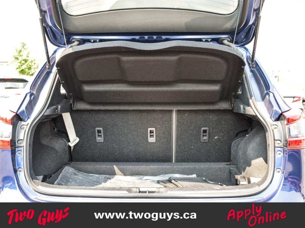 2023 Nissan Qashqai SV AWD   Sunroof   Htd Cloth   Remote Start Photo