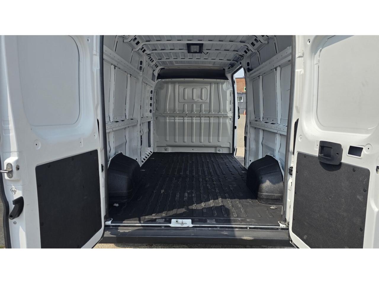 2023 RAM ProMaster 2500 159WB (12Ft Cargo Length) High Roof V6 Gas Photo