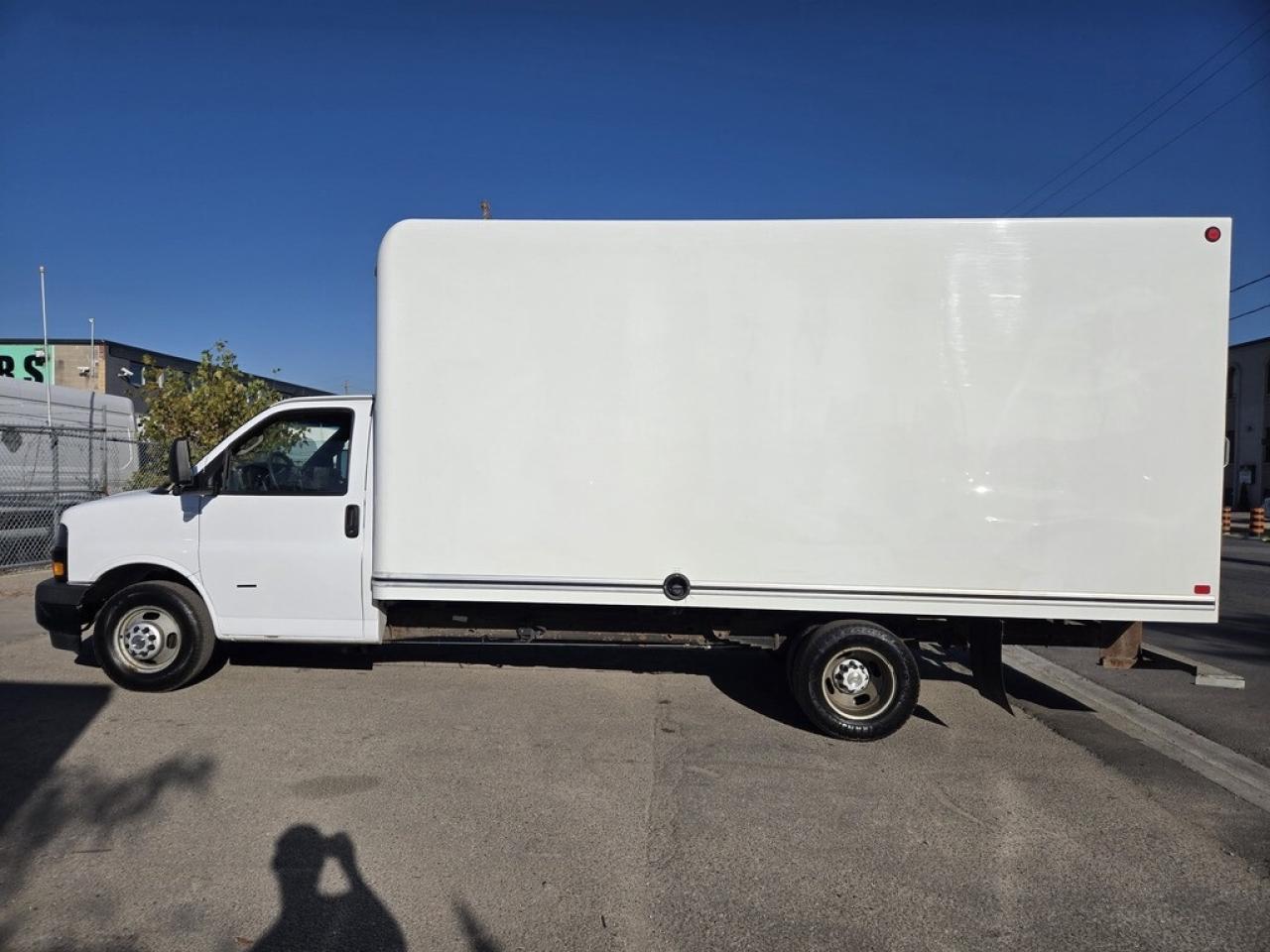2019 GMC Savana 3500 16Ft Box - V8 Gasoline - Ramp Photo