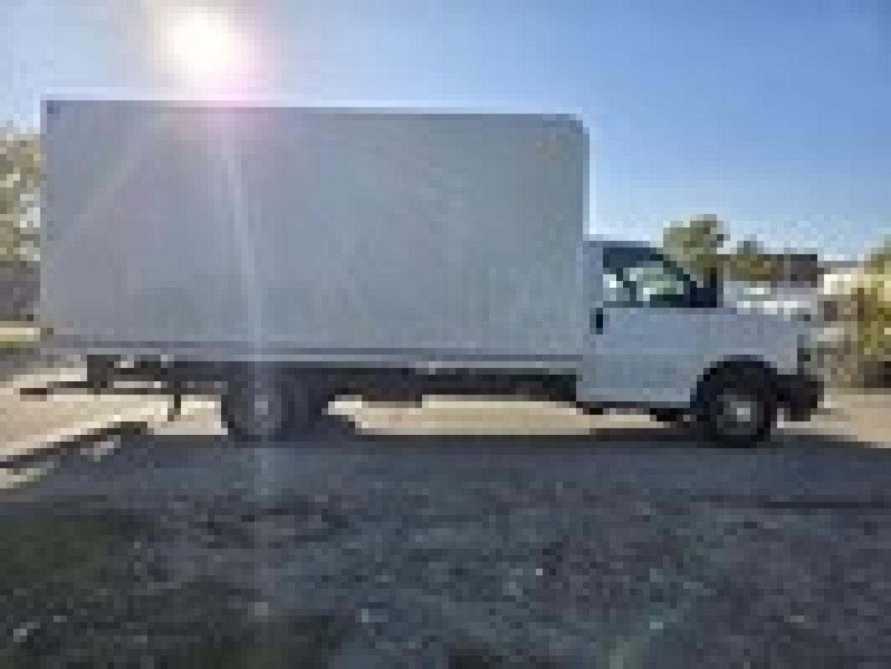2019 GMC Savana 3500 16Ft Box - V8 Gasoline - Ramp Photo