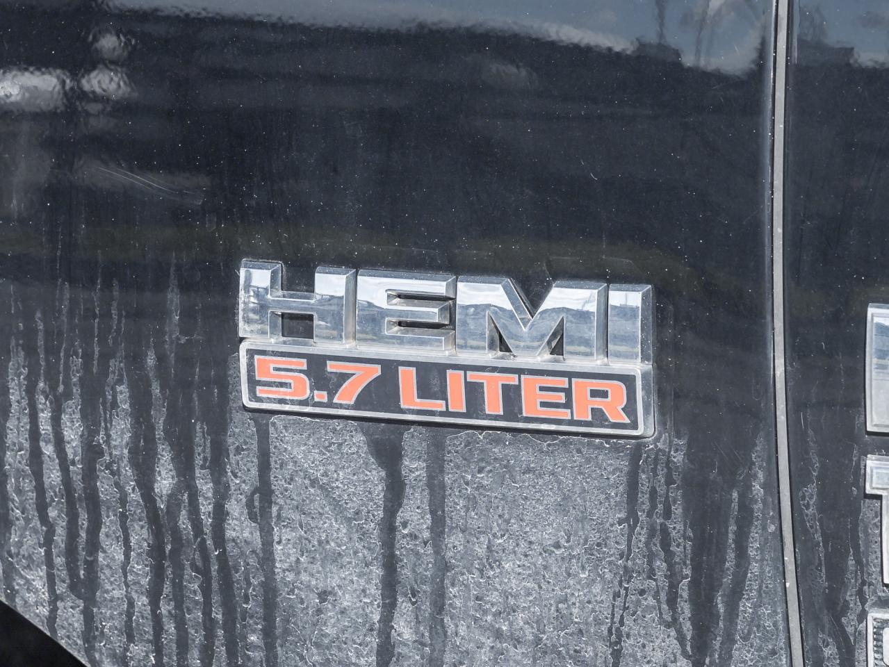 2022 RAM 1500 Classic 5.7L V8, 17-inch wheels, Locking tailgate,ParkView Photo