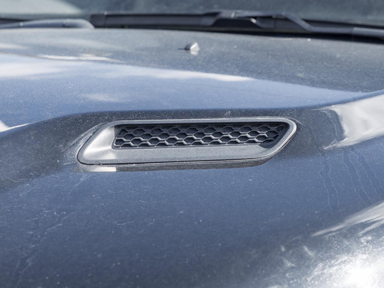 2022 RAM 1500 Classic 5.7L V8, 17-inch wheels, Locking tailgate,ParkView Photo2