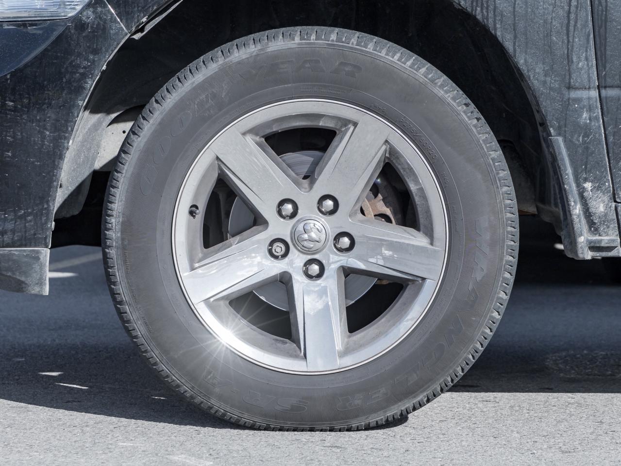 2022 RAM 1500 Classic 5.7L V8, 17-inch wheels, Locking tailgate,ParkView Photo