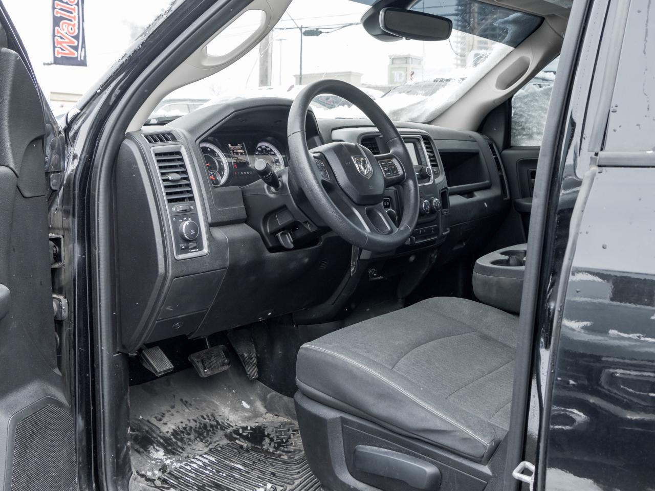 2022 RAM 1500 Classic 5.7L V8, 17-inch wheels, Locking tailgate,ParkView Photo