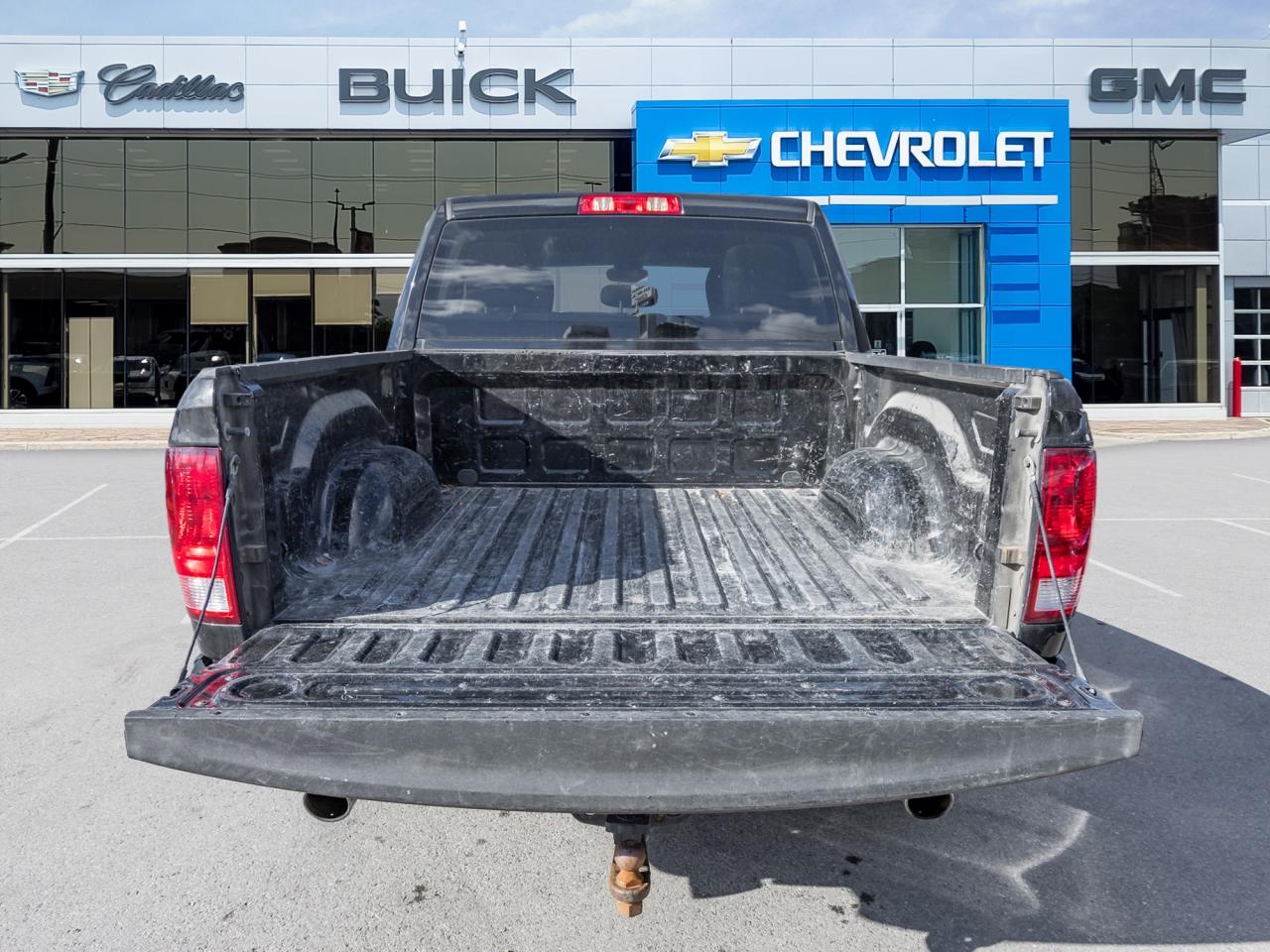 2022 RAM 1500 Classic 5.7L V8, 17-inch wheels, Locking tailgate,ParkView Photo