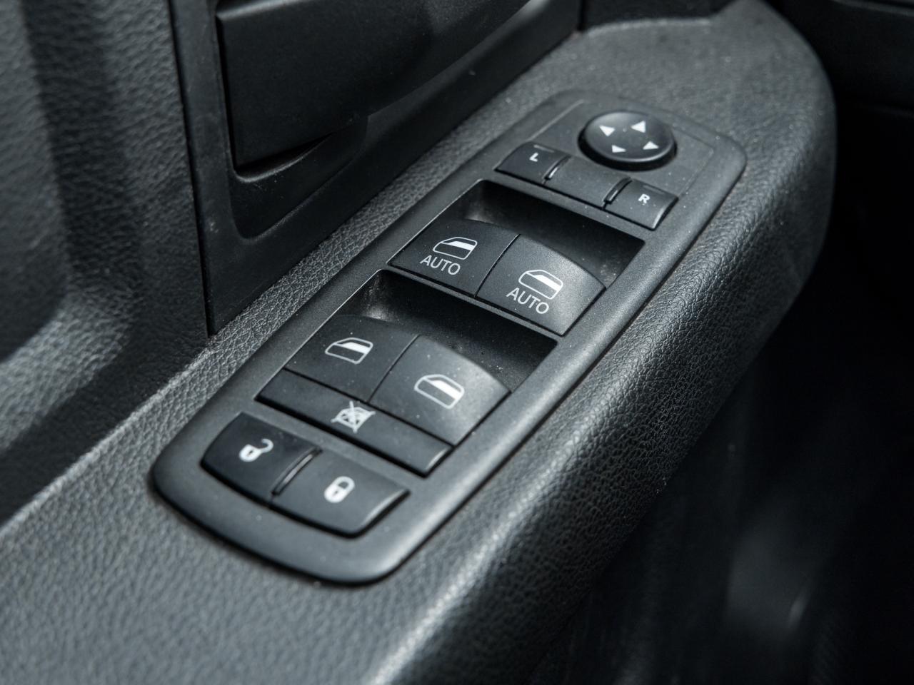 2022 RAM 1500 Classic 5.7L V8, 17-inch wheels, Locking tailgate,ParkView Photo