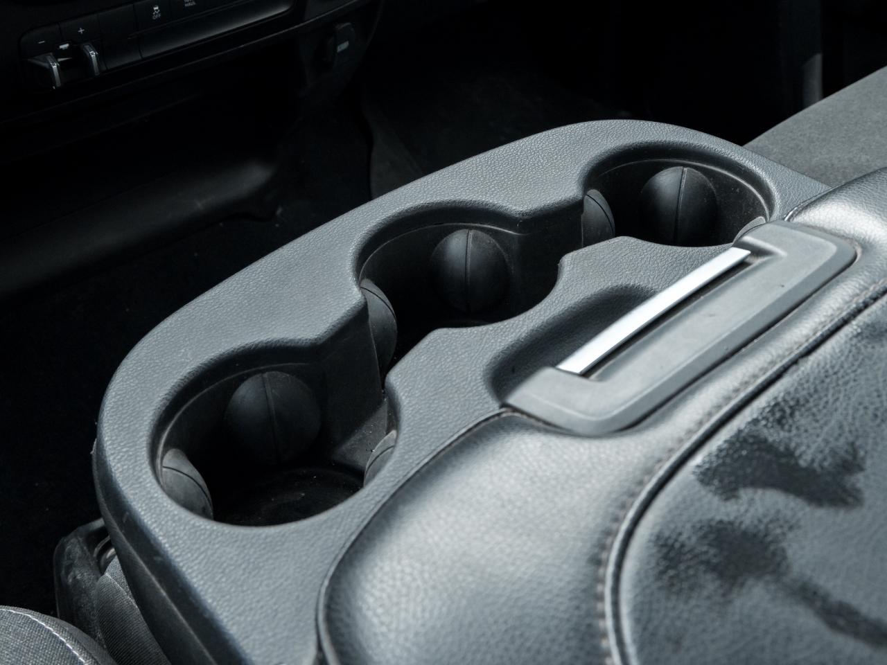 2022 RAM 1500 Classic 5.7L V8, 17-inch wheels, Locking tailgate,ParkView Photo