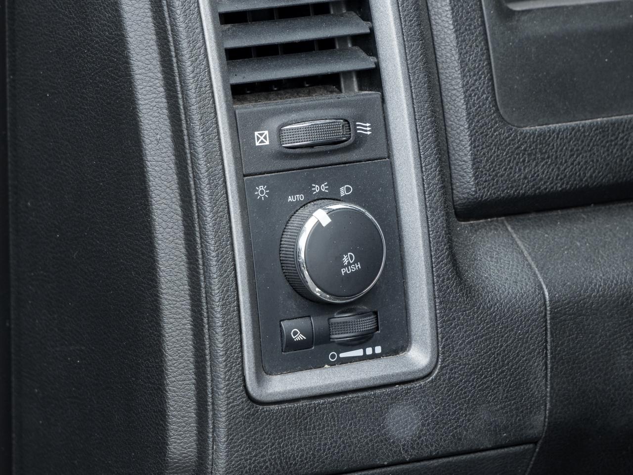 2022 RAM 1500 Classic 5.7L V8, 17-inch wheels, Locking tailgate,ParkView Photo