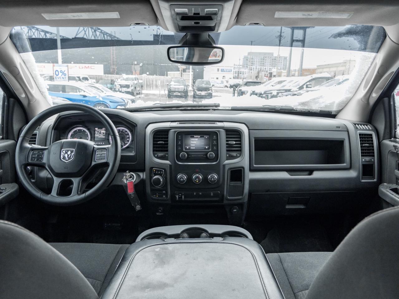 2022 RAM 1500 Classic 5.7L V8, 17-inch wheels, Locking tailgate,ParkView Photo