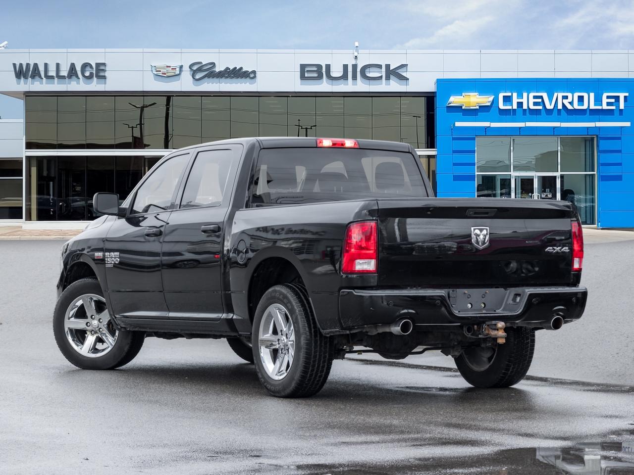 2022 RAM 1500 Classic 5.7L V8, 17-inch wheels, Locking tailgate,ParkView Photo