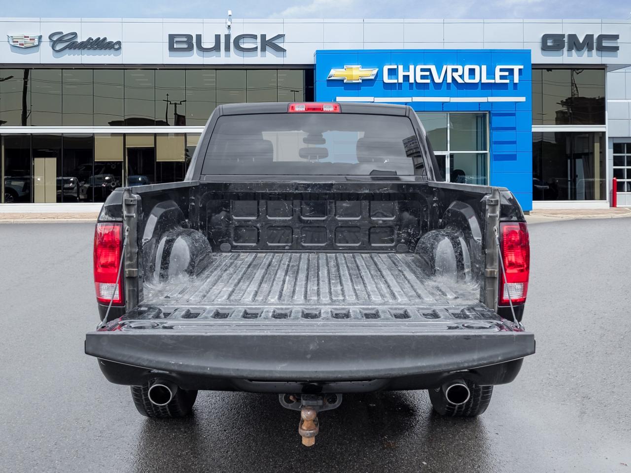 2022 RAM 1500 Classic 5.7L V8, 17-inch wheels, Locking tailgate,ParkView Photo
