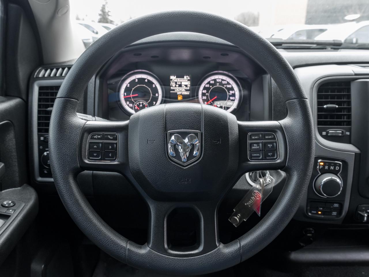 2022 RAM 1500 Classic 5.7L V8, 17-inch wheels, Locking tailgate,ParkView Photo