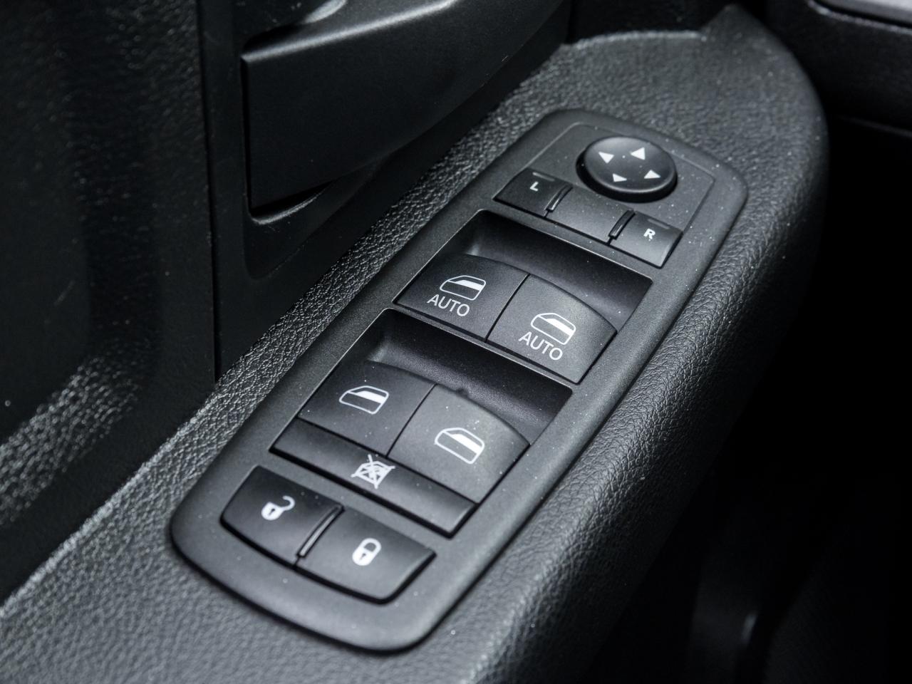 2022 RAM 1500 Classic 5.7L V8, 17-inch wheels, Locking tailgate,ParkView Photo