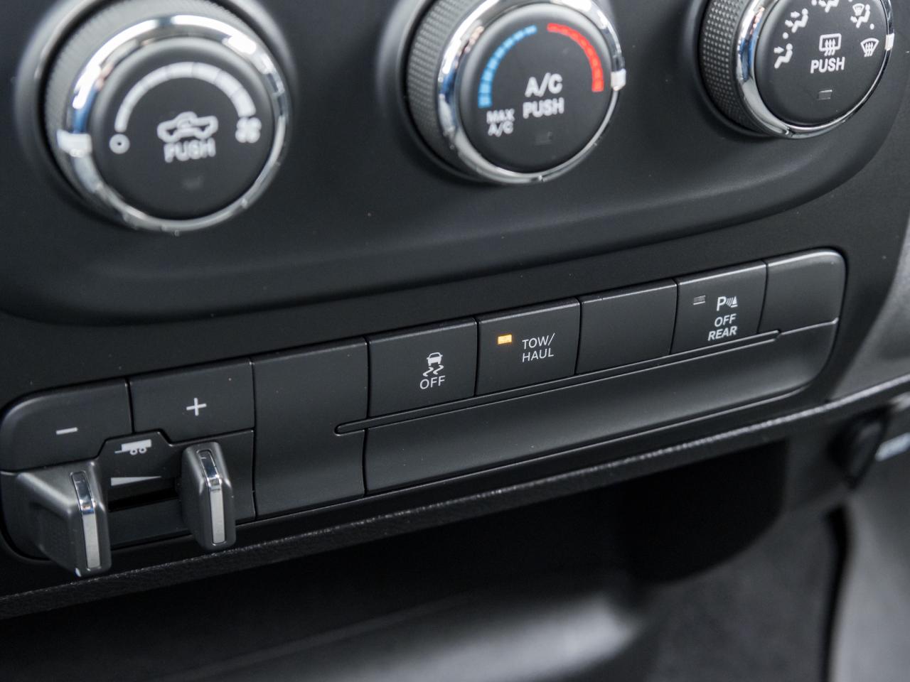 2022 RAM 1500 Classic 5.7L V8, 17-inch wheels, Locking tailgate,ParkView Photo