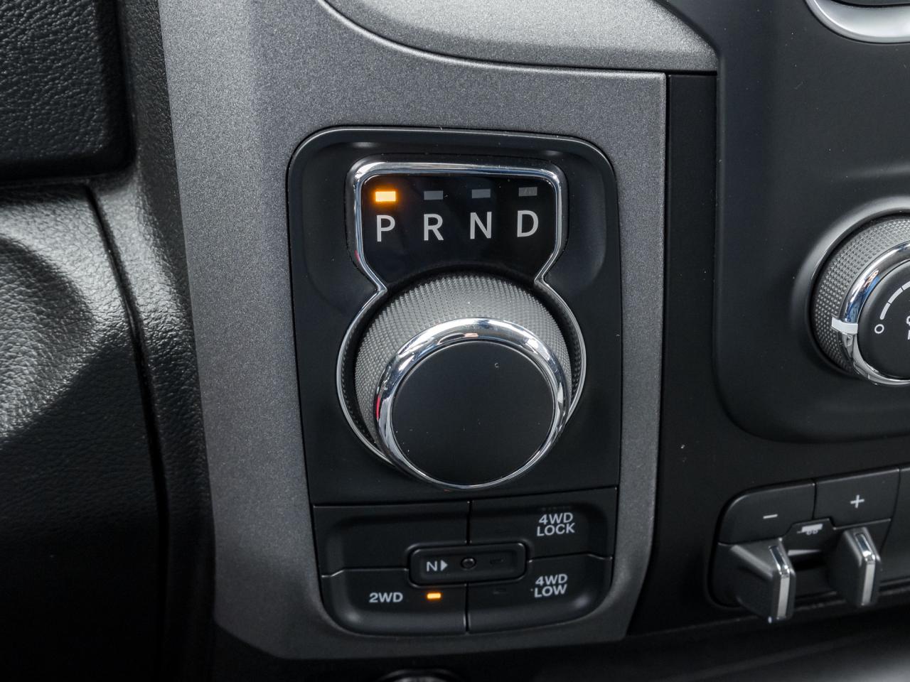 2022 RAM 1500 Classic 5.7L V8, 17-inch wheels, Locking tailgate,ParkView Photo