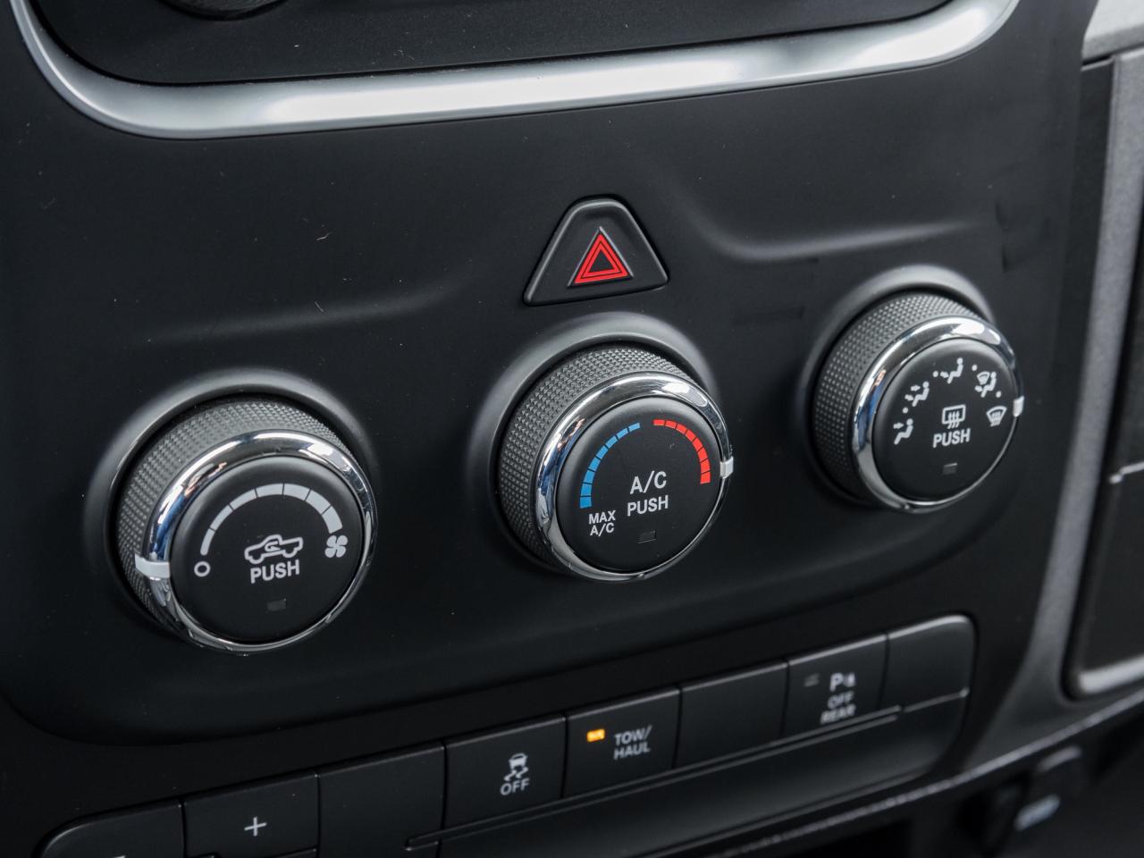 2022 RAM 1500 Classic 5.7L V8, 17-inch wheels, Locking tailgate,ParkView Photo