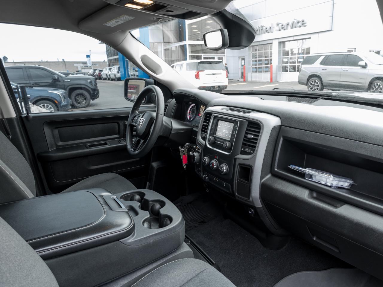 2022 RAM 1500 Classic 5.7L V8, 17-inch wheels, Locking tailgate,ParkView Photo