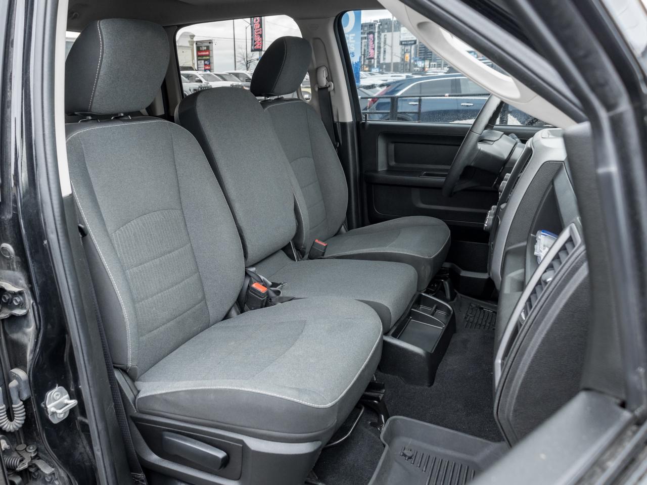 2022 RAM 1500 Classic 5.7L V8, 17-inch wheels, Locking tailgate,ParkView Photo