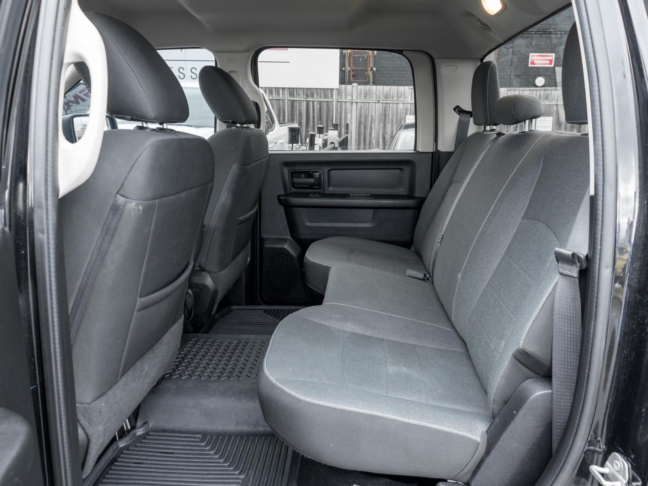 2022 RAM 1500 Classic 5.7L V8, 17-inch wheels, Locking tailgate,ParkView Photo