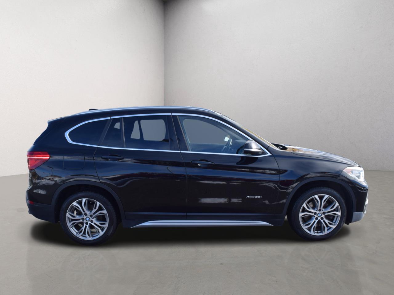 2016 BMW X1 xDrive28i Panoramic Sunroof Photo4