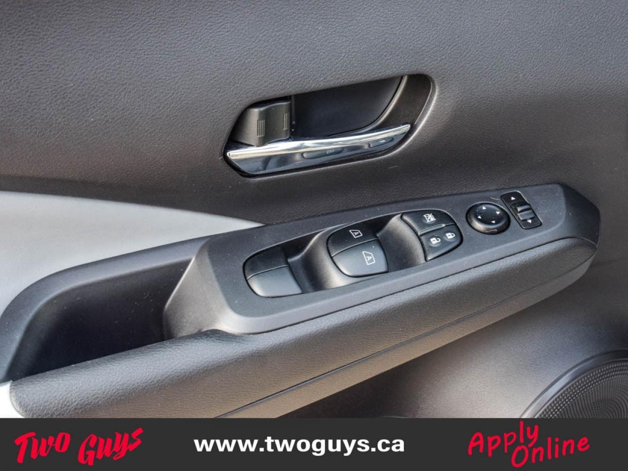 2023 Nissan Kicks SR Premium   Leather   Lease Return   WOW KMS Photo