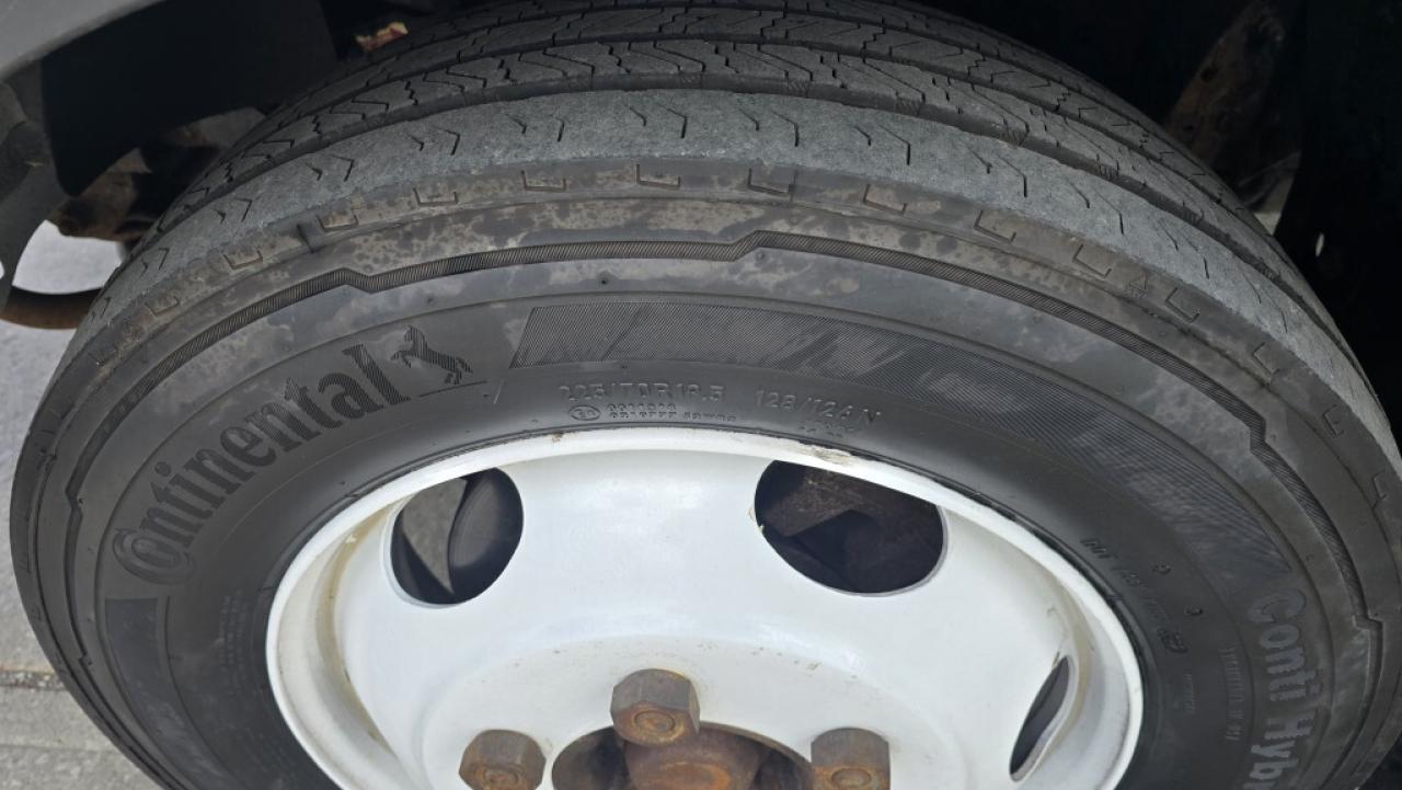 2018 Isuzu NRR 20Ft - CARRIER SUPRA 650 REEFER With Standby + Lif Photo