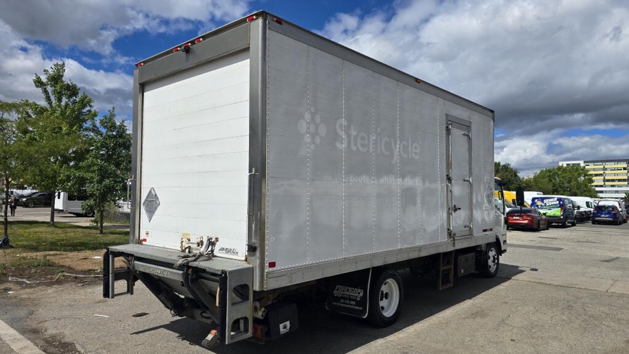 2018 Isuzu NRR 20Ft - CARRIER SUPRA 650 REEFER With Standby + Lif Photo