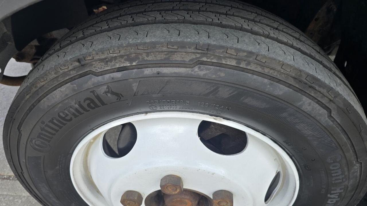 2018 Isuzu NRR 20Ft - CARRIER SUPRA 650 REEFER With Standby + Lif Photo