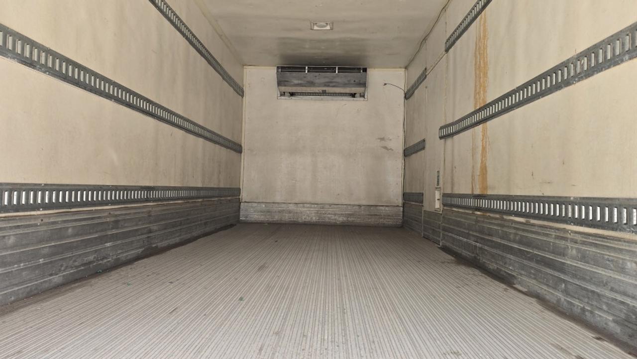 2018 Isuzu NRR 20Ft - CARRIER SUPRA 650 REEFER With Standby + Lif Photo