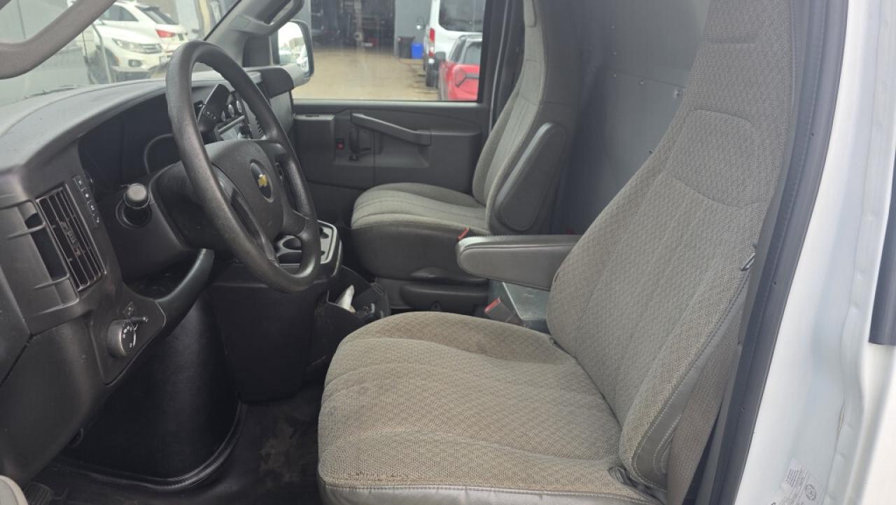 2020 Chevrolet Express G3500 - 6.0L V8 Gasoline - Shelves/Rack/Divider Photo