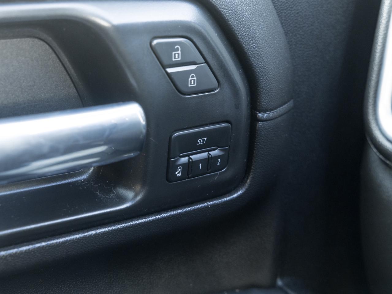 2023 Chevrolet Silverado 3500HD 4WD Crew LTZ Dually, Sunroof, Convenience, 5TH Whe Photo