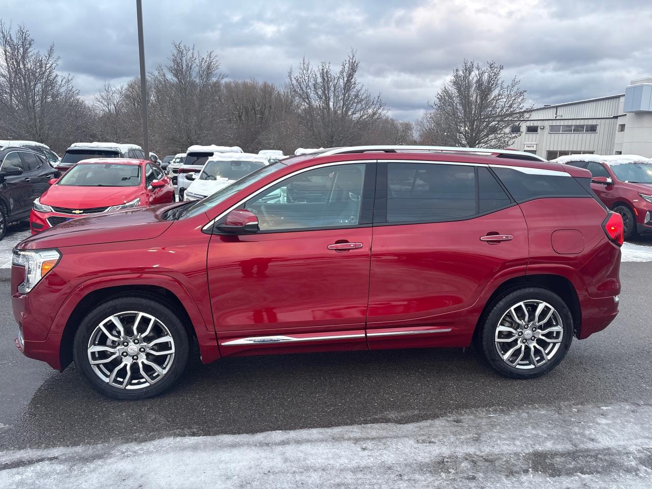 2023 GMC Terrain Denali AWD + Sunroof + Navi + 1 Owner + Low Kms Photo3