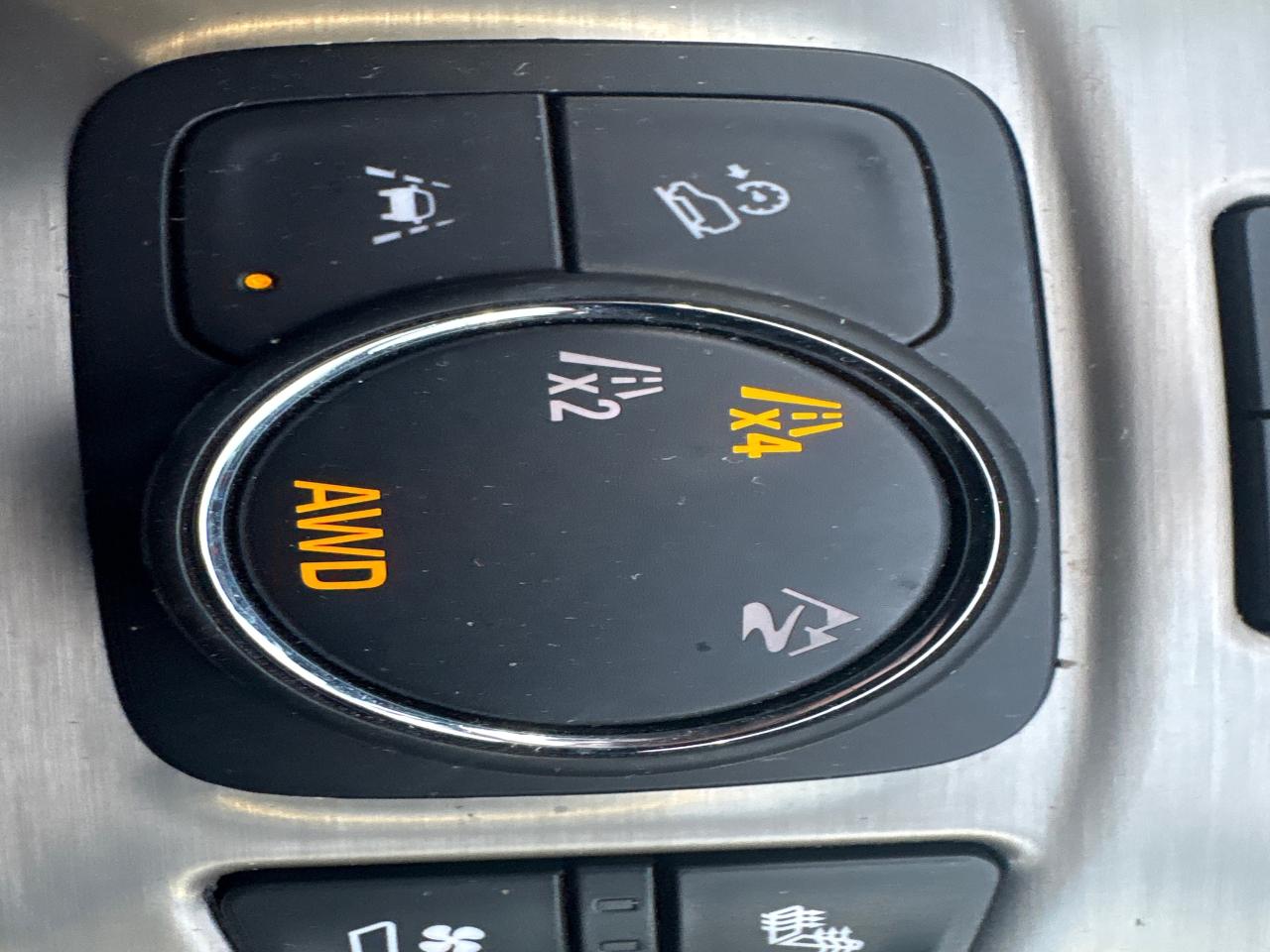 2023 GMC Terrain Denali AWD + Sunroof + Navi + 1 Owner + Low Kms Photo